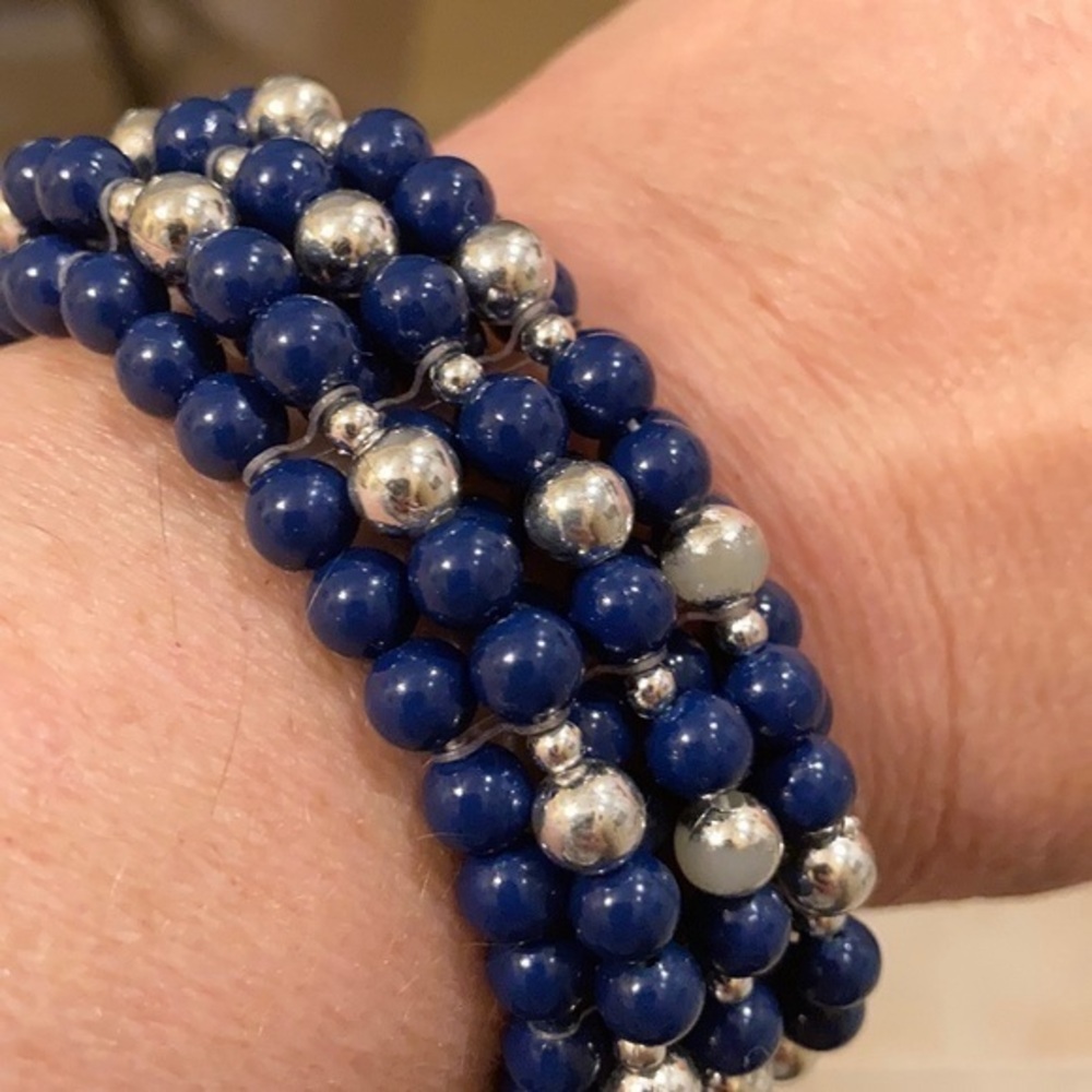 Blue/silver beaded elastic bracelet
